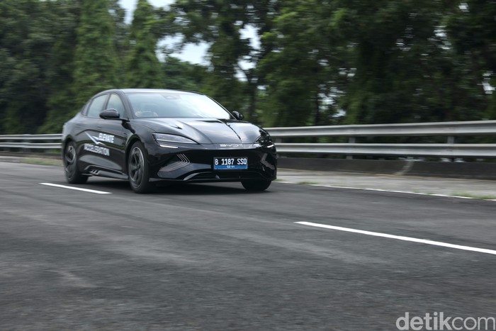 Array,Banyak Mobil Listrik Klaim Bisa Ngebut, China Batasi Akselerasi 0-100 Km/Jam