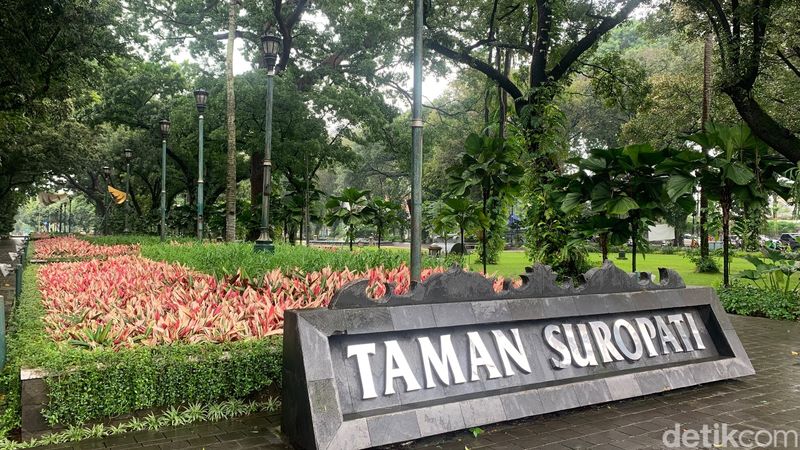 Top 9+ Taman yang Tersebar di Jakarta, Bisa Buat Piknik sampai Olahraga, 1. Taman Suropati (Menteng, Jakarta Pusat), 2. Taman Menteng (Menteng, Jakarta Pusat), 3. Taman Tabebuya (Jagakarsa, Jakarta Selatan), 4. Taman Langsat (Kebayoran Baru, Jakarta Selatan), 5. Taman Ayodia (Barito, Jakarta Selatan), 6. Taman Lapangan Banteng (Jakarta Pusat), 7. Taman Literasi Martha Tiahahu (Melawai, Jakarta Selatan), 8. Taman Leuser (Jakarta Selatan), 9. Taman Cattleya (Tanjung Duren, Jakarta Barat)