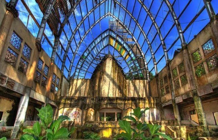 Top 11+ Wisata Terkenal yang Kini Terbengkalai dan Tinggal Nama, 1. THR Sriwedari, Solo, 2. Hotel Berhantu Bedugul, Bali, 3. Jiwangga Resto, Sleman, 4. Wisata Banyu Nget, Trenggalek, 5. Snowbay Waterpark di TMII, 6. Taman Remaja Surabaya, 7. Taman Festival Bali, 8. Kampung Gajah Wonderland, 9. Depok Fantasi Waterpark, 10. Hotel Gantung Purwakarta, 11. Wonderia Semarang