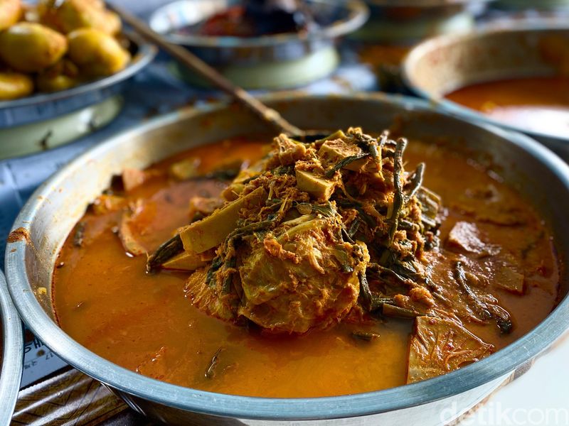 Mengenal Nagari Kapau, Kampung yang Menjadi Asal-usul Nasi Kapau, Mengenal Nagari Kapau, Asal Mula Hadirnya Nasi Kapau, Ciri Khas dari Nasi Kapau, Perbedaan Nasi Kapau dengan Nasi Padang, Menu Nasi Kapau yang Wajib Dicoba