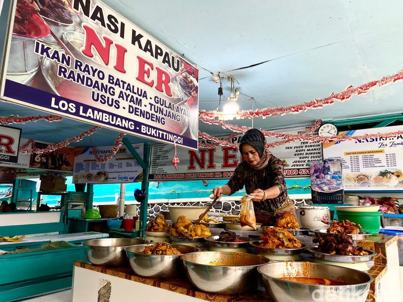 Mengenal Nagari Kapau, Kampung yang Menjadi Asal-usul Nasi Kapau, Mengenal Nagari Kapau, Asal Mula Hadirnya Nasi Kapau, Ciri Khas dari Nasi Kapau, Perbedaan Nasi Kapau dengan Nasi Padang, Menu Nasi Kapau yang Wajib Dicoba
