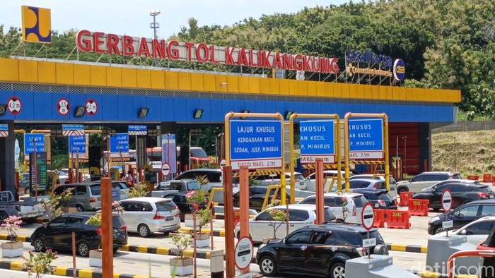 Array,Berlaku Besok, Segini Tarif Tol Trans Jawa Setelah Diskon