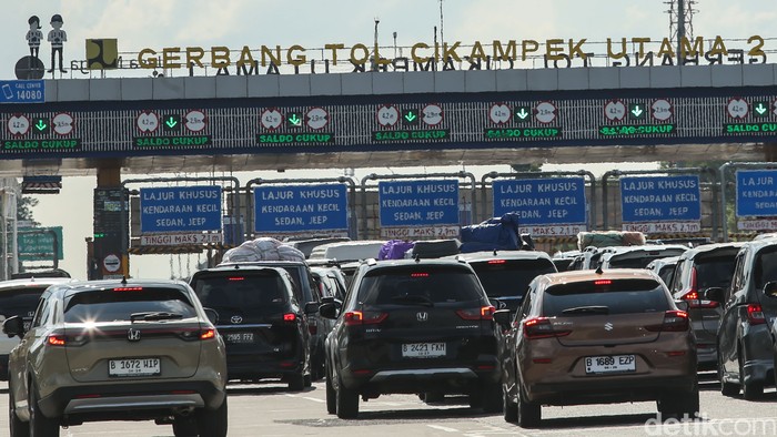 Array,Awas Macet! Puncak Arus Mudik Nataru Diprediksi Terjadi Hari Ini
