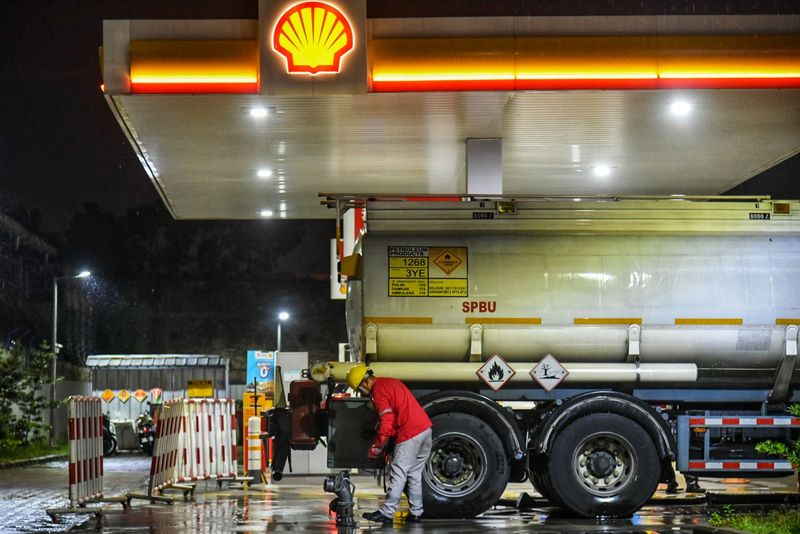 Array,Mulai Tahun Depan, SPBU Swasta Wajib Beli Solar dari Pertamina
