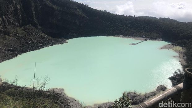 Liburan Tanpa Cuti &amp; Macet: 5 Wisata Alam di Pinggir Kota buat Recharge Otak, 1. Desa Wisata Cibeureum, 2. Telaga Biru Cicerem, 3. Bumi Perkemahan Sukamantri, 4. Puncak Sunan Ibu, 5. Hutan Pinus Guci