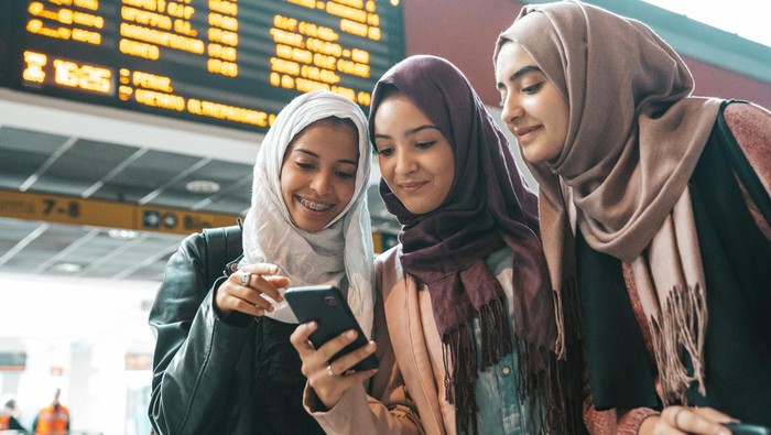 Tips Traveling Saat Ramadan: Tetap Jalan-jalan Walau Sedang Berpuasa, 1. Perencanaan adalah Kunci, 2. Tampung Hidrasi Tubuh, 3. Terapkan Gaya Hidup Sehat, 4. Siapkan Camilan Untuk Berbuka, 5. Pilih Destinasi Banyak Kuliner, 6. Atur Perjalanan dengan Bijak, 7. Jangan Skip Sahur, 8. Unduh Aplikasi Berguna