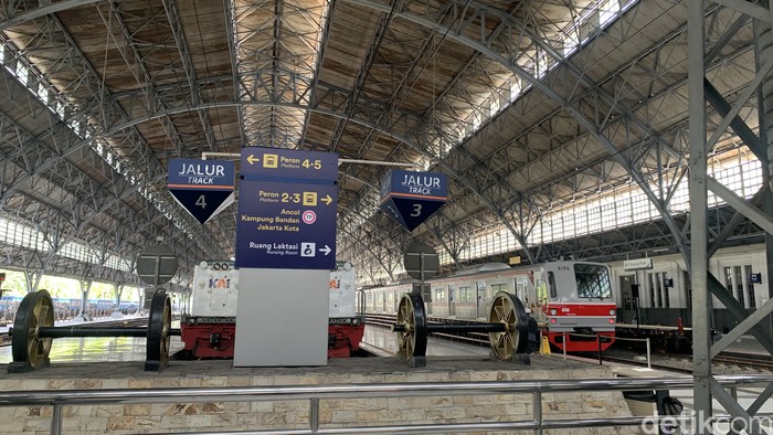Array,Jadwal Kereta Stasiun Tanjung Priok ke Jakarta