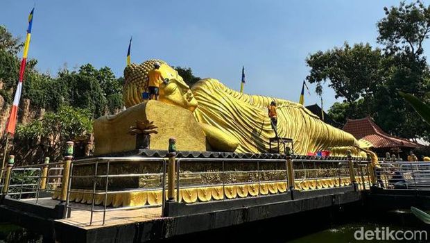 Array,Jelang Waisak, Lihat Lagi Patung Buddha Tidur Raksasa di Mojokerto