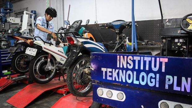 Array,Biang Kerok Orang Indonesia Nggak Minat Konversi Motor Listrik