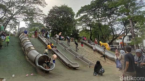 Gratis! Ruang Terbuka di Jakarta yang Bisa Dinikmati Tanpa Bayar, 1. Setu Babakan, 2. Tebet Eco-Park, 3. Taman Tabebuya, 4. Pancoran PIK, 5. Taman Suropati