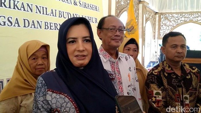 Array,Intip Garasi Bupati Pekalongan yang Kena OTT KPK
