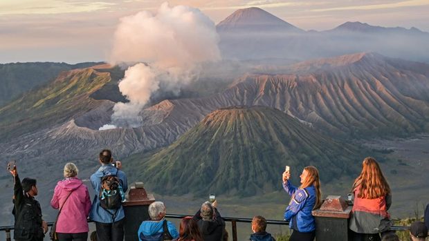12 Gunung di Indonesia yang Cocok untuk Pendaki Pemula, 1. Gunung Gede-Pangrango (Jawa Barat), 2. Gunung Bromo (Jawa Timur), 3. Gunung Prau (Jawa Tengah), 4. Gunung Kelimutu (Nusa Tenggara Timur), 5. Gunung Papandayan (Jawa Barat), 6. Gunung Andong (Jawa Tengah), 7. Gunung Batur (Bali), 8. Gunung Burangrang (Jawa Barat), 9. Gunung Ijen (Jawa Timur), 10. Gunung Sibayak (Sumatera Utara), 11. Gunung Sindoro, 12. Gunung Tanggamus (Lampung)