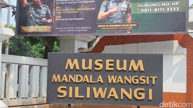 8 Wisata Sejarah di Bandung, Jejak Peninggalan Perjuangan Kemerdekaan, 1. Gedung Sate, 2. Monumen Perjuangan Rakyat Jawa Barat, 3. Goa Belanda dan Goa Jepang, 4. Museum Pos Indonesia, 5. Museum Mandala Wangsit Siliwangi, 6. Gedung Merdeka, 7. Taman Sejarah Bandung, 8. Penjara Banceuy Soekarno