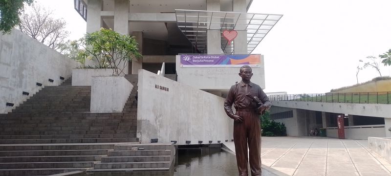 Top 15+ Rekomendasi Tempat Jalan-jalan di Jakarta, Biar Nggak Melulu ke Mal, 1. M Bloc Space, 2. Kawasan Wisata Kota Tua Jakarta, 3. Pos Bloc, 4. Monas, 5. Trans Studio Cibubur, 6. Hutan Mangrove PIK, 7. Pantai Ancol, 8. Taman Ismail Marzuki (TIM), 9. Taman Suropati, 10. Taman Menteng, 11. Tebet Eco Park, 12. Taman Cattleya, 13. Hutan Kota GBK, 14. Moja Museum, 15. Museum MACAN