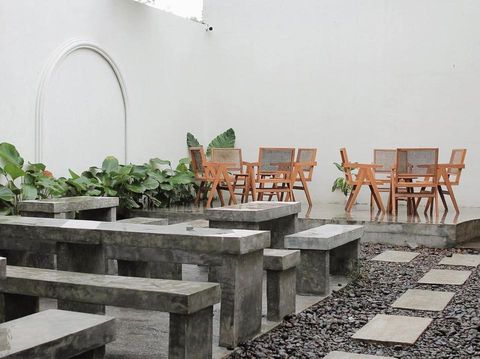 Top 10+ Tempat Nongkrong di Depok yang Asyik Buat Ngopi Bareng Teman, 1. Kafe Temu Kamu, 2. Kopi Kotak, 3. Walking Drums, 4. Siliwangi Coffee Space, 5. Oi Coffee &amp; Eatery, 6. Tamelo Atap Cafe, 7. Kopi Nako, 8. Rest For Sure, 9. Toko Kopi Tuku, 10. Ol' Pops Coffee