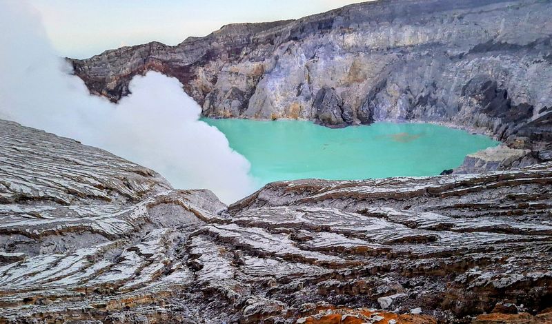 5 Wisata Pegunungan Yang Tidak Kalah Menarik dari Bromo, Gunung Rinjani, Gunung Semeru, Dataran Tinggi Dieng, Gunung Kelimutu, Kawah Ijen