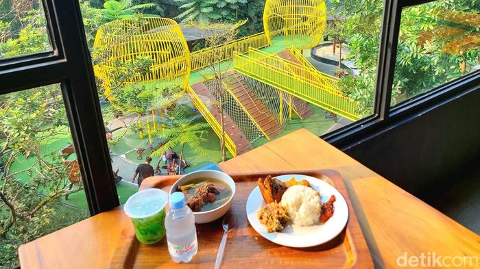 Top 9+ Kafe dan Resto dengan Playground di Tangsel, Wisata Ramah Keluarga, 1. Wuffyspace Raya, 2. RM Saung Kecapi, 3. Spicey Garden Cafe &amp; Resto, 4. Omah Badok, 5. Vulture's Nest Restaurant, 6. DIDESA Selera Nusantara, 7. Hey Beach!, 8. The Nice Garden Serpong, 9. Playdo