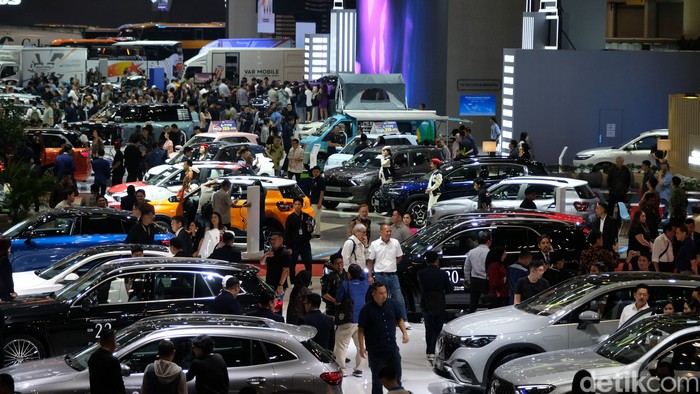 Array,Berat! Penjualan Mobil Masih Ambruk, Apa Penyebabnya?