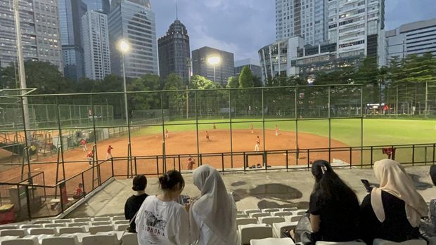 Array,Lapangan Softball GBK, Spot Nongkrong Baru di Jakarta