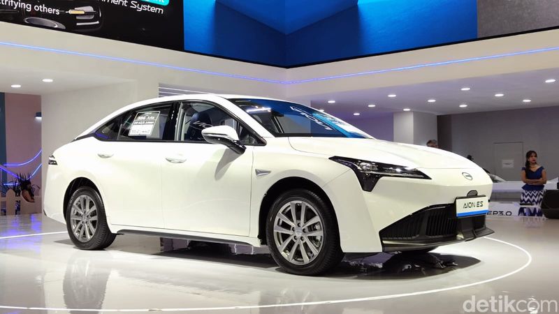 Array,Seberapa Laris Sedan Listrik di Indonesia?