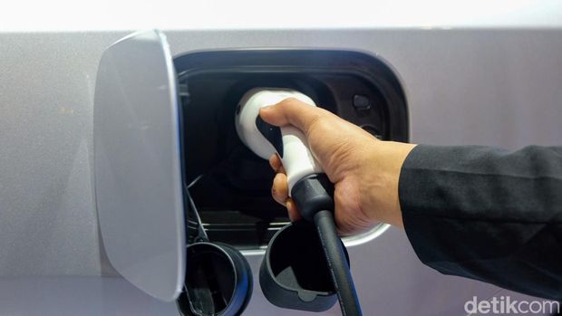 Array,Harga Mobil Listrik Impor Diprediksi Naik 30% Usai Insentif Dicabut