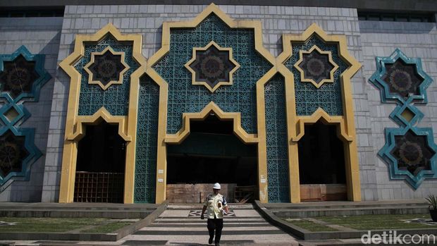 Rekomendasi Masjid untuk Iktikaf di Jakarta, 1. Masjid Istiqlal, Jakarta Pusat, 2. Masjid Agung Sunda Kelapa, Jakarta Pusat, 3. Masjid Agung Al-Azhar, Jakarta Selatan, 4. Masjid Agung at-Tiin TMII, Jakarta Timur, 5. Masjid Jakarta Islamic Center (JIC), Jakarta Utara
