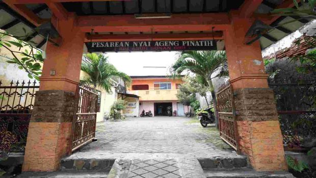 Array,Jelajahi Gresik, Temukan Keindahan Wisata Religi dan Industri yang Menarik