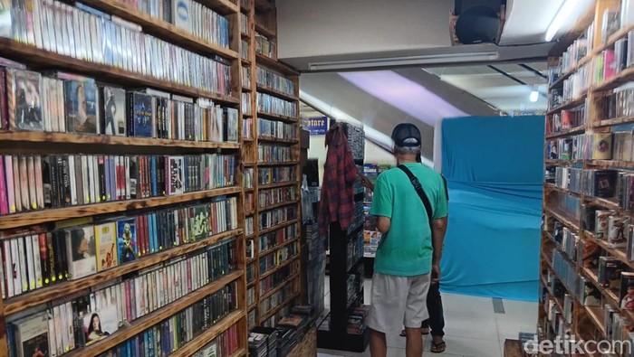 Array,Berburu Kaset Bekas di Blok M Square: Nostalgia Zaman Tap Radio