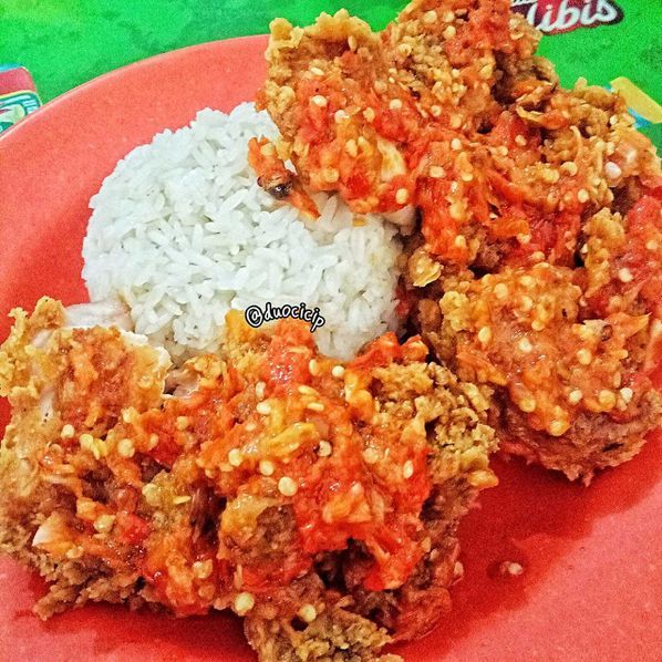 Maknyus! 10 Ayam Geprek dengan Sambal Super Pedas di Jakarta, 1. Warung Emak Latah, 2. Ayam Blenger PSP, 3. Rocky Rooster, 4. Lazatto, 5. Ayam Geybok Bang Jarwo, 6. Ayam Geprek Master, 7. Hisana, 8. Ayam Geprek Crispy Senopati, Cek di Halaman Berikutnya!, 9. Chicken Geprek Bang Rohmani, 10. Ayam Geprek Kriuk Bu Ani