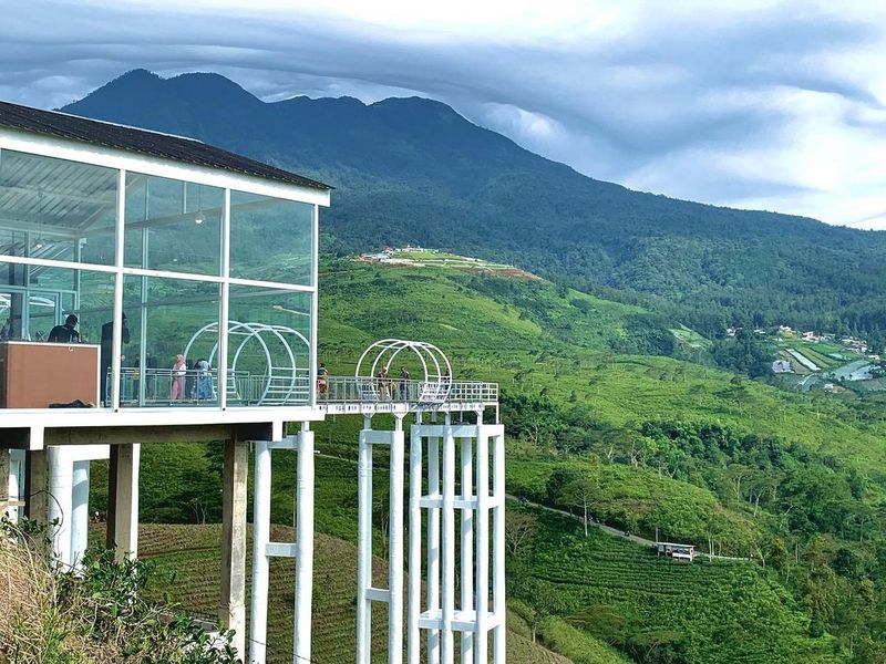 Wisata Kemuning Sky Hills: Harga Tiket, Jam Buka, Rute, hingga Pesonanya, Harga Tiket Masuk Kemuning Sky Hills 2024, Jam Operasional Kemuning Sky Hills, Lokasi dan Rute ke Kemuning Sky Hills, Daya Tarik Wisata Kemuning Sky Hills, Fasilitas Kemuning Sky Hills