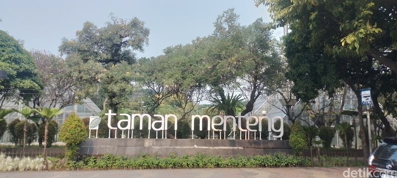 Top 9+ Taman yang Tersebar di Jakarta, Bisa Buat Piknik sampai Olahraga, 1. Taman Suropati (Menteng, Jakarta Pusat), 2. Taman Menteng (Menteng, Jakarta Pusat), 3. Taman Tabebuya (Jagakarsa, Jakarta Selatan), 4. Taman Langsat (Kebayoran Baru, Jakarta Selatan), 5. Taman Ayodia (Barito, Jakarta Selatan), 6. Taman Lapangan Banteng (Jakarta Pusat), 7. Taman Literasi Martha Tiahahu (Melawai, Jakarta Selatan), 8. Taman Leuser (Jakarta Selatan), 9. Taman Cattleya (Tanjung Duren, Jakarta Barat)