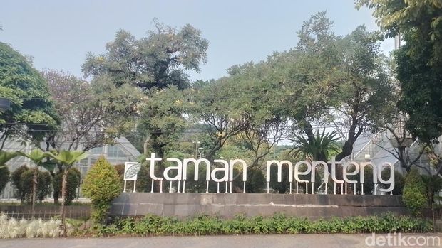Bosan ke Mal Terus? Cobain 17 Spot Jalan-jalan Seru di Jakarta Ini Buat Weekend!, 1. M Bloc Space, 2. Pos Bloc Jakarta, 3. Taman Ismail Marzuki (TIM), 4. Kawasan Wisata Kota Tua, 5. Monumen Nasional (Monas), 6. Tebet Eco Park, 7. Hutan Kota GBK, 8. Hutan Mangrove &amp; Pantai PIK 2, 9. Pantai Ancol, 10. Taman Suropati &amp; Taman Menteng, 11. Taman Cattleya, 12. Museum MACAN, 13. Moja Museum, 14. Trans Studio Cibubur, 15. Skybridge Velodrome, 16. Urban Forest Cipete, 17. Batavia PIK (The Floating City)