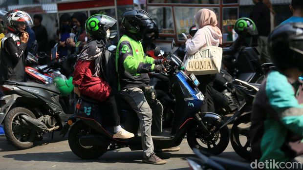Array,Dampak Mengerikan Andai Tarif Ojol di Indonesia Benar-benar Naik
