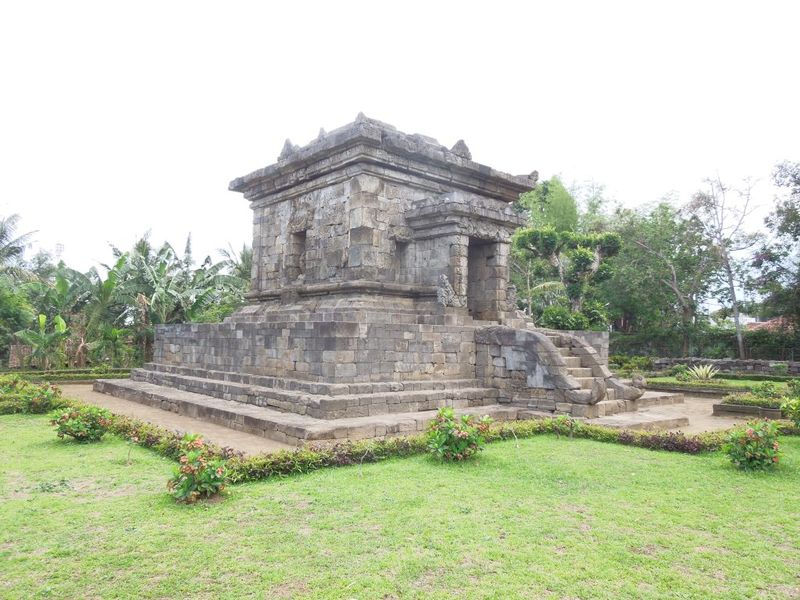 7 Wisata Sejarah di Malang, 1. Candi Singosari, 2. Candi Badut, 4. Museum Musik Indonesia (MMI), 5. Museum Mpu Purwa, 6. Kayutangan Heritage, 7. Balai Kota Malang