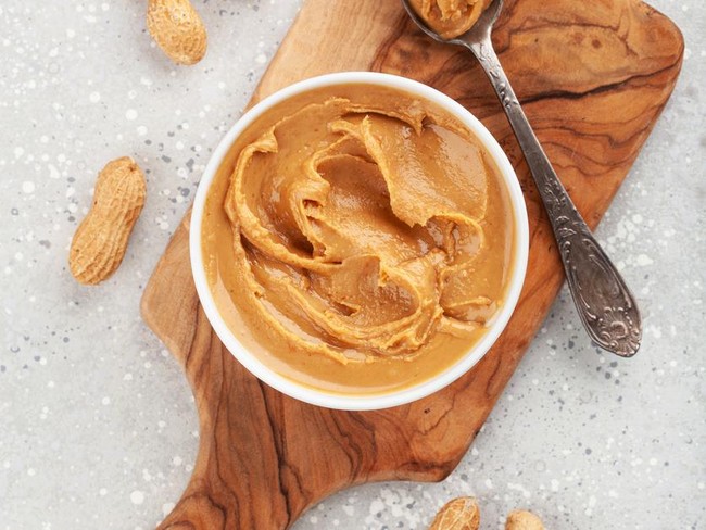 10 Camilan untuk Diet yang Enak dan Sehat, Popcorn Disarankan Ahli Gizi!, 1. Popcorn, 2. Kacang-kacangan, 3. Dark Chocolate, 5. Anggur, 6. Alpukat, 8. Semangka, 9. Healthy Banana Split, 10. Irisan apel segar