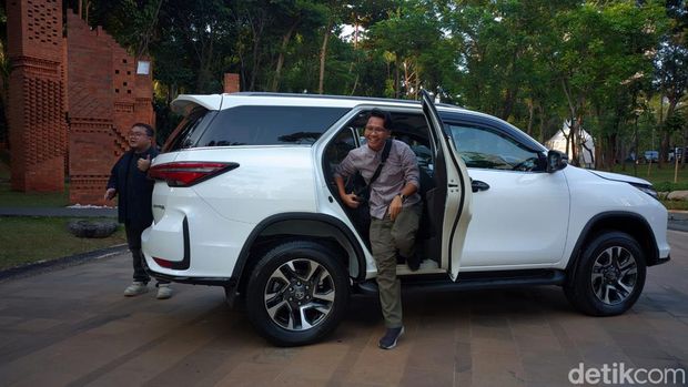 Array,Nasib Penjualan Innova-Fortuner usai Harga BBM Solar Naik Gila-gilaan