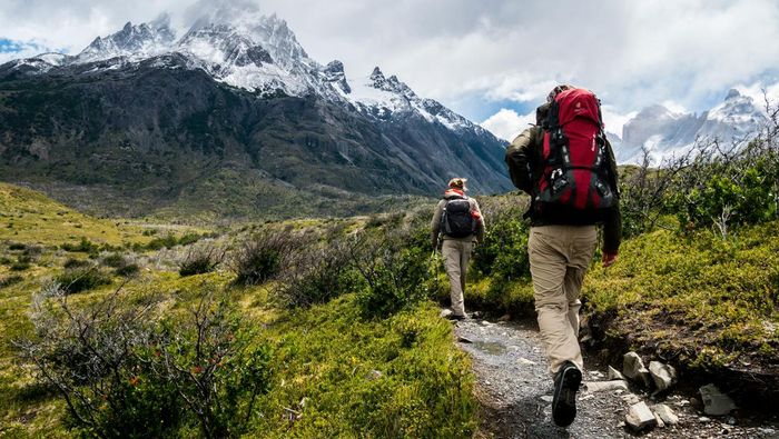 Top 6+ Tips Pendakian Tektok bagi Pemula Agar Nyaman Saat Mendaki, 1. Pilih Lokasi Gunung yang Terdekat, 2. Siapkan Fisik yang Prima, 3. Pilih Ransel Berukuran Kecil hingga Sedang, 4. Pakai Sepatu yang Nyaman, 5. Bawa Makanan Secukupnya, 6. Membawa Trekking Pole