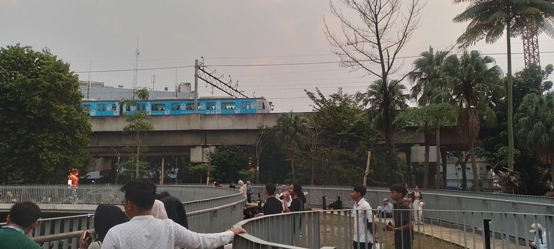 Array,Seharian di Blok M, Enaknya Ngapain Ya?