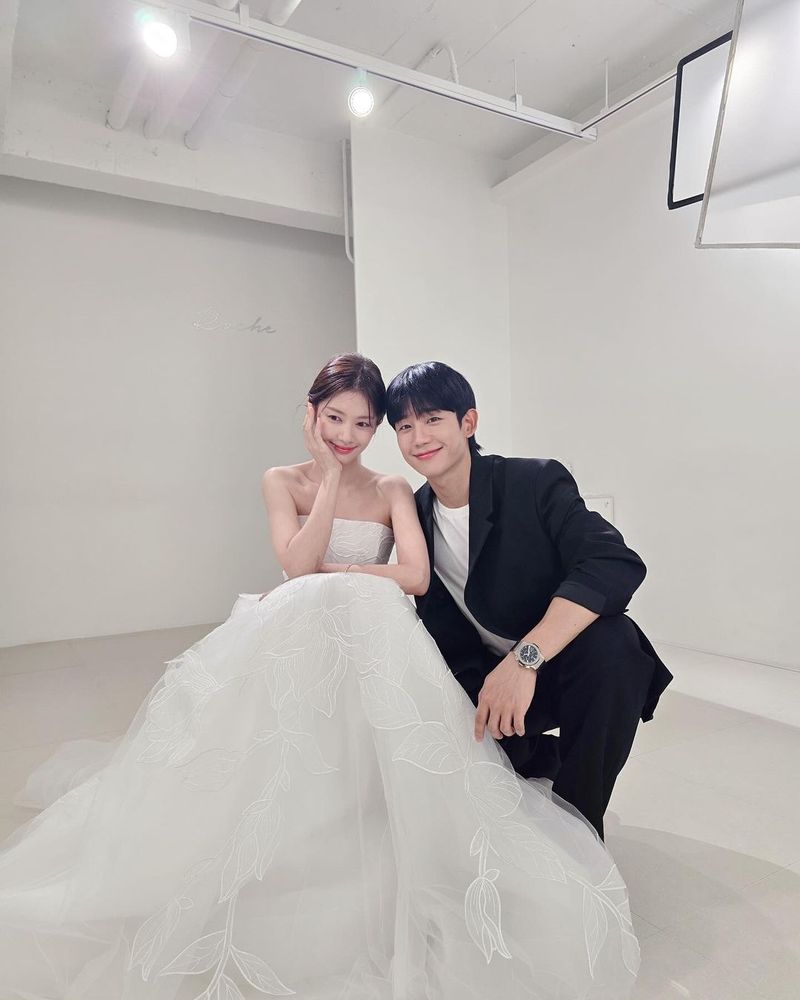 Array,Jung So Min Tanggapi Rumor Pacaran dengan Jung Hae In Usai Pemotretan di Bali