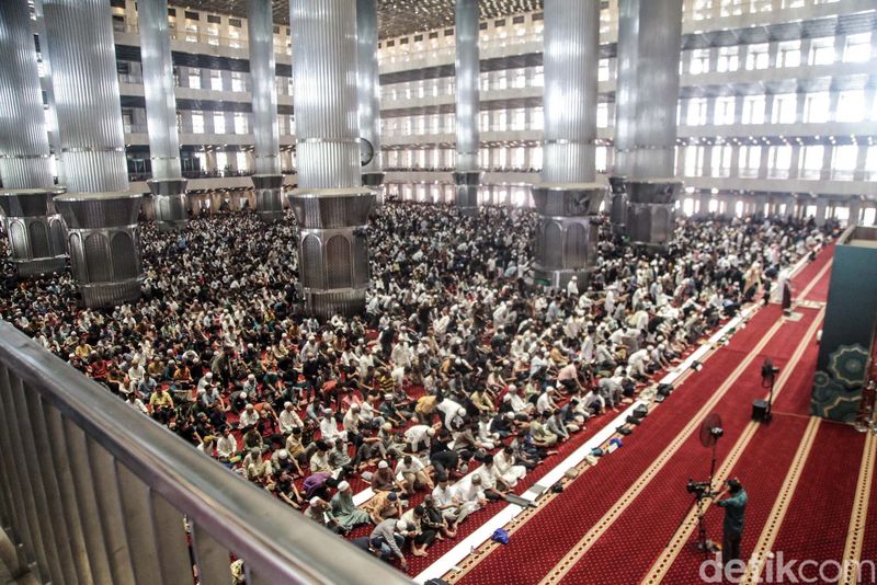 Top 5+ Wisata Religi di Jakarta, Ada Masjid Istiqlal hingga Makam Habib, 1. Masjid Istiqlal, 2. Masjid Ramlie Musofa, 3. Masjid Al Alam Marunda, 4. Masjid Agung Al Azhar, 5. Masjid Al Riyadh dan Makam Habib Ali Kwitang