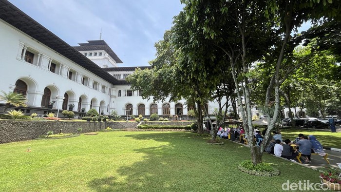 Itinerary ke Bandung dengan Transportasi Umum, Cocok buat Solo Traveler, 1. Pagi Hari, 2. Siang Hari, 3. Sore Hari, 4. Malam Hari
