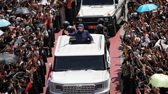 Array,Prabowo Minta Pindad Bikin Mobil Presiden Khusus buat Sapa Rakyat