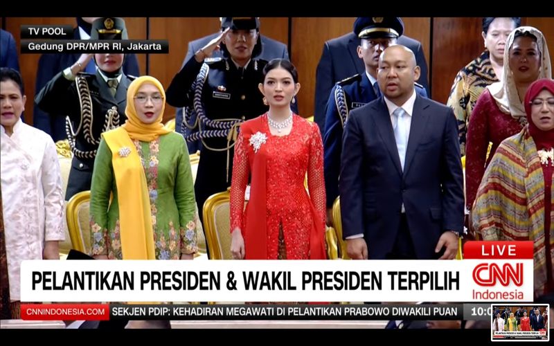 Array,Jadi Ibu Wapres, Selvi Ananda Pakai Kebaya Merah di Pelantikan Prabowo-Gibran