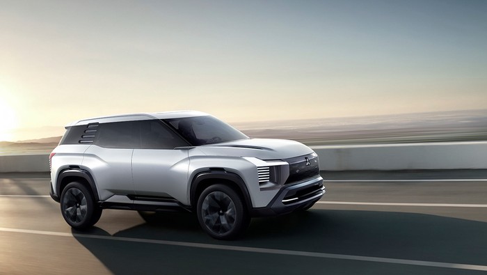 Array,Belum Meluncur, Sales Mulai Tawarkan Mitsubishi Destinator