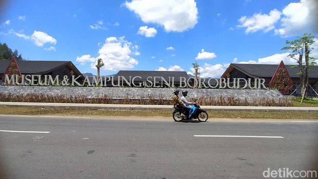 Magelang Nggak Cuma Borobudur! Ini 9 Spot Wisata Estetik untuk Berburu Sunrise Eksotis, 1. Svargabumi Borobudur, 2. Museum dan Kampung Seni Borobudur, 3. Bukit Rhema (Gereja Ayam), 4. Wisata Getek Balong, 5. Punthuk Setumbu, 6. Taman Baca Melek Huruf, 7. Muntilan & "Kota M" Serial Gadis Kretek, 8. Dusun Butuh (Nepal van Java), 9. Gunung Andong