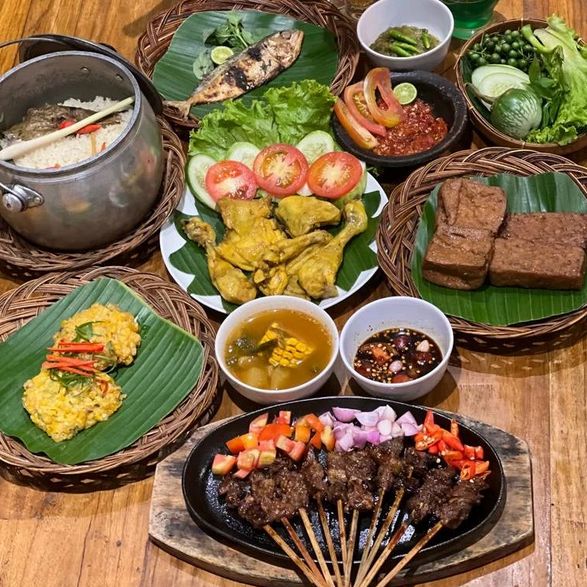 5 Restoran di Jakarta Buat Kumpul Keluarga Usai Idul Adha, 1. Sambal Hejo Sambal Dadak,   2. Suck My Duck, 3. Omah Yung Ginah, Cek Halaman Selanjutnya!, 4. Omah Badok, 5. Justus Steakhouse