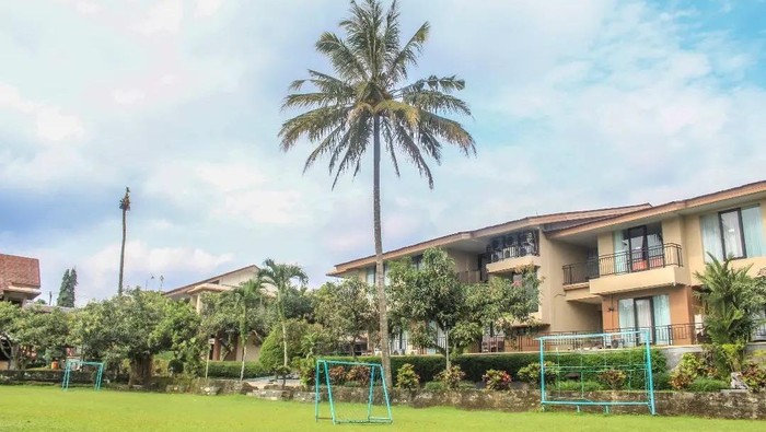 11 Hotel di Kuningan Jawa Barat yang Dekat dengan Objek Wisata, 1. Prima Resort, 2. Grand Cordela Hotel As Putra Kuningan, 3. Hotel Horison Tirta Sanita Kuningan, 4. Ayong M Linggarjati Hotel &amp; Convention Centre, 5. Grage Sangkan Hurip Resort &amp; Spa, 6. De Jehan's Boutique Hotel, 7. Rahayu Hotel, 8. Hotel Shanty Mitra RedDoorz, 9. Sangkan Park Hotel &amp; Resort, 10. Hotel Purnama Mulia, 11. Hotel Santika Premiere Linggarjati - Kuningan