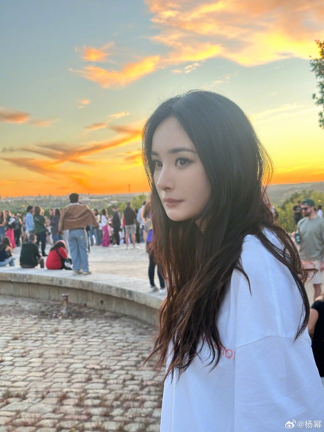 Array,Daftar Artis China Berbayaran Tertinggi di 2024, Ada Dilraba Dilmurat