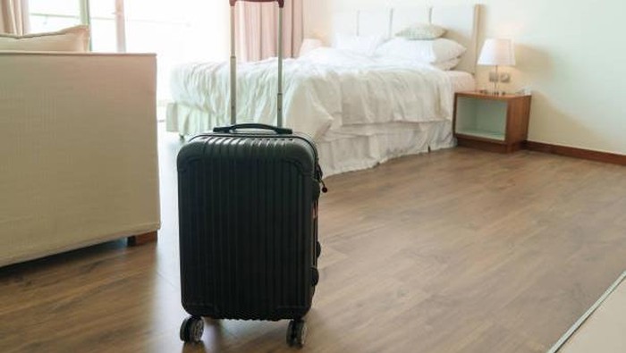 10 Rekomendasi Staycation Murah untuk Long Weekend Area Jabodetabek, 1. VNC Alam Sutera Hotel Powered by Archipelago, 2. Le Paris Syariah Residence by AbdiHome, 3. Homestay Helinium, 4. Ispi Hotel Cikarang Festival, 5. Lima Residence Tebet, 6. LeGreen Suite Slipi, 7. Villa Jatimas Hijau, 8. Hotel O Bogor (sebelumnya Ken Raudhah Inn), 9. Resort Prima Cipayung Bogor, 10. Bambo Inn Hotel &amp; Cafe