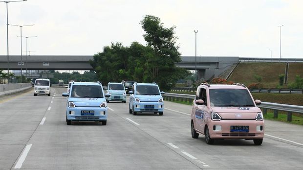 Daftar Mobil Listrik di Bawah Rp 300 Juta dan Jarak Tempuhnya, 1. BYD Atto 1, 2. Wuling Air ev, 3. Seres E1, 4. Changan Lumin, 5. Geely EX2